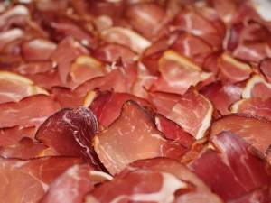 Can Birds Eat Ham? (A Guide + FAQ’s)