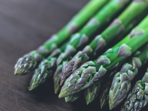 Can birds eat asparagus?