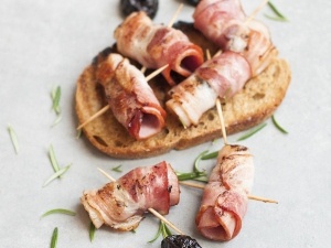 Can Chickens Eat Pork? (Benefits, Risks, What To Avoid + FAQ’s)