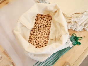 Can Chickens Eat Soybeans? Benefits, Their Effect On Egg Taste