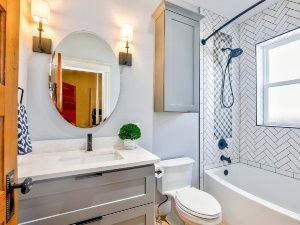Bathroom Smells Like Skunk (4 Reasons Why, What To Do ?+ FAQ’s)
